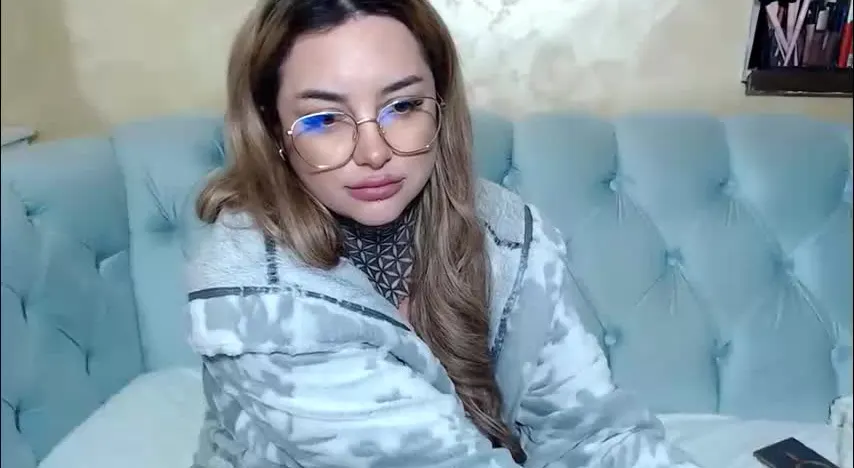 bom_bonx — Bom_bonx's room #smoke #smoker #curvy #bigass #bigbooty