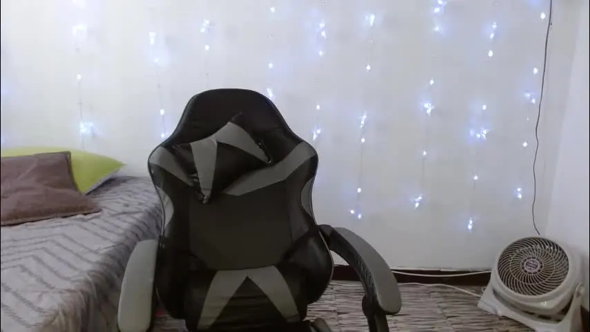 _diana_cute — GOAL: tie tits [13 tokens remaining] yummyy #milf #bigboobs #smoke #curvy #bigass