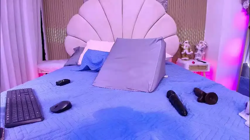 a_aisha — Lovense Lush on - Interactive Toy that vibrates with your Tips - Goal: big squirth #lovense #teen #squirt #anal #latina