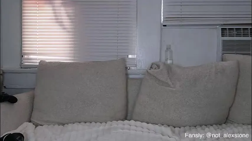 alex_islive — chill stream😈 goal: shower naked (sweaty after gym) [0 tokens remaining]