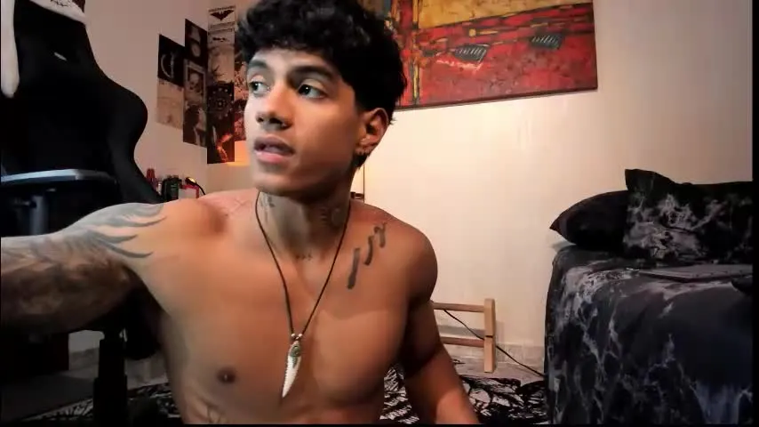 aress444 — Hi guyss!!... make me cumm :p - My favorite patterns