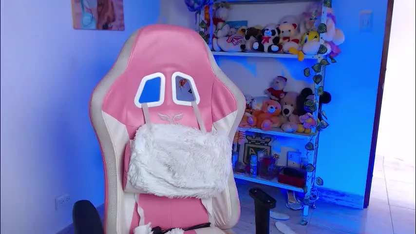 daniela_cute22 — Topless + spit a lot my tits 😏🍑🍑 [130 Tokens Left] 💞 💞🔥happy start of the year, welcome to my room 💞 #latina #anal #tease #bigboobs #joi