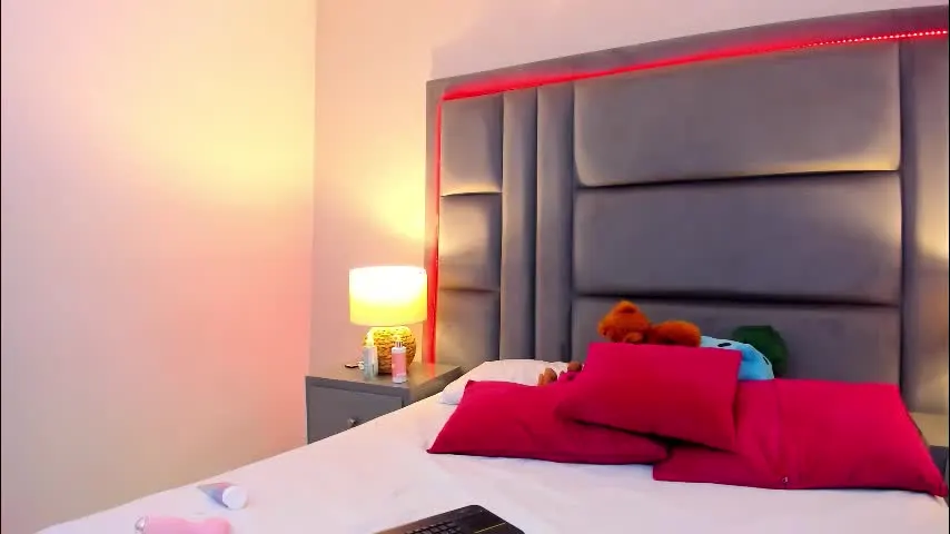 gabymoreau — They are ready to see my ass bounce?🍑😈 #anal #deepthroat #latina #bigass #brunette [25 tokens remaining]