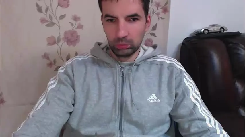 gianni_lion — Gianni_lion's room #tall #muscle #bigfeet #chatting #dominant