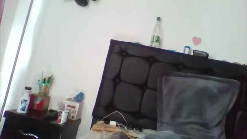 josux8 — GOAL: take shirt [33 tokens remaining] Welcome to my room! #bigcock #ass #cum #daddy #young