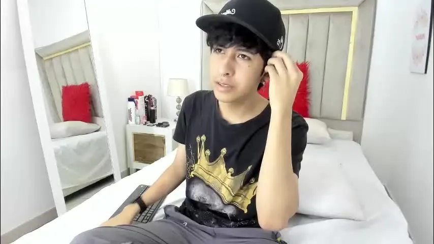 julian_xp — #18 #deepthroat #cum #slim