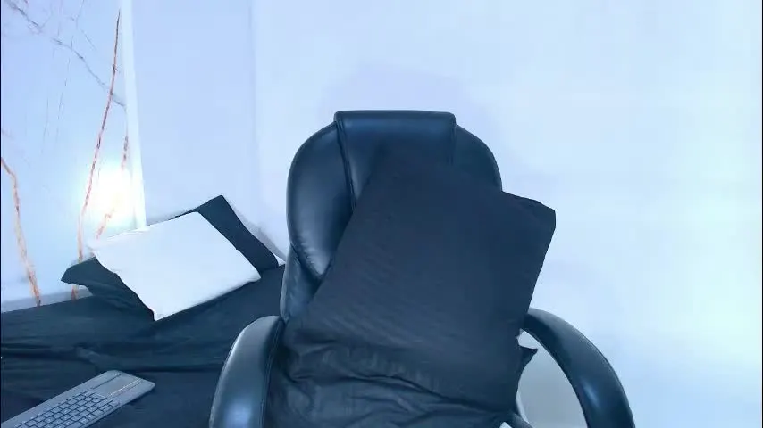 karla_hilton1 — GOAL: fuck me I'm hot [1000 tokens remaining] 0 fuck my ass # fuckmachine #machine #anal #doublepenetration #bigass