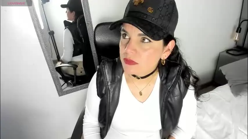 laura_hotties — Make it explote ! how hot are u ? #anal #mature #milf #smoke #ride