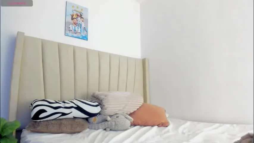 mady_edwards — GOAL: teasing saliva on nipples [7 tokens remaining] Welcome to my room! Shhhhh everyone thinks I'm doing my university classes #latina #skinny #18 #anal #squirt