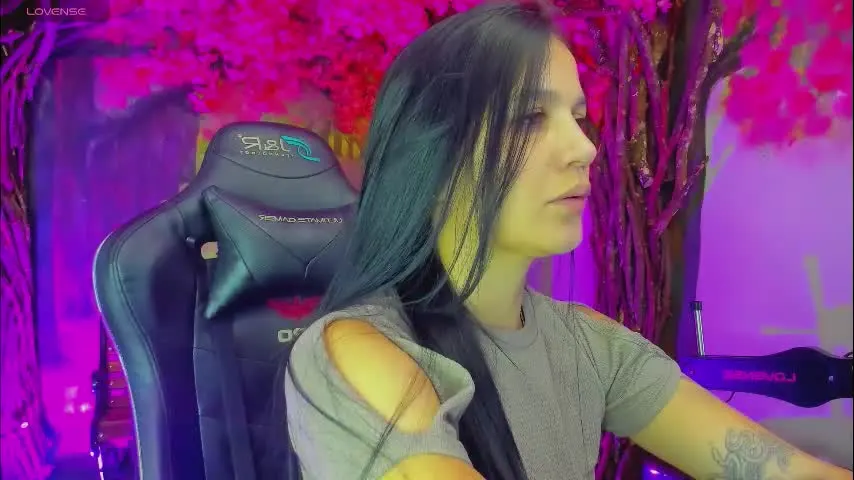 marahanson_ — GOAL: Show tits [35 tokens remaining] Welcome to my room! #18 #smalltits #latina #new #lovense