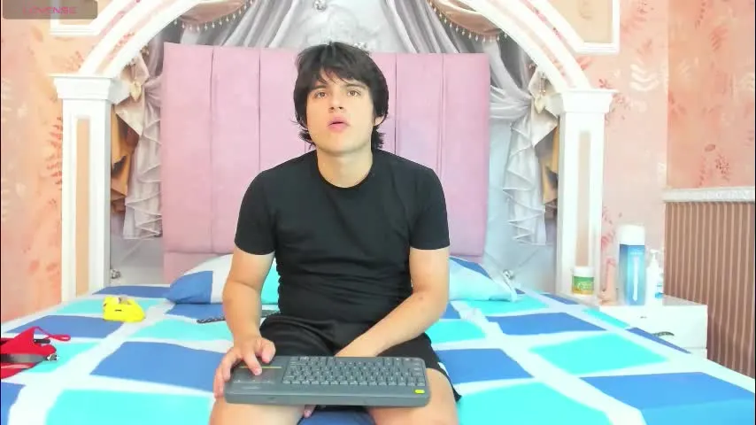 mr_increible_elastigirl — GOAL: doggy style and slap ass x5💕💕 [33 tokens remaining] Welcome to my room! #18 #new #bigass #teen #bigboobs