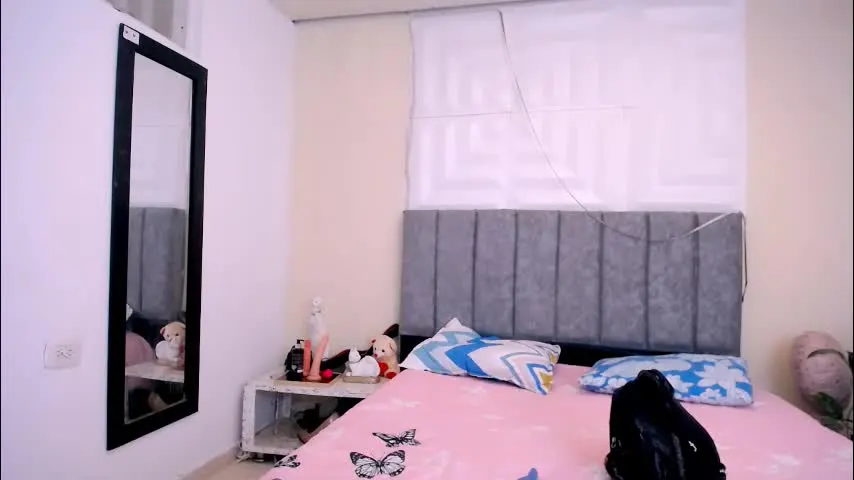 nataly_mcry — Lovense Lush on - Interactive Toy that vibrates with your Tips #latina #squirt #pvt #smoke #ridedildo