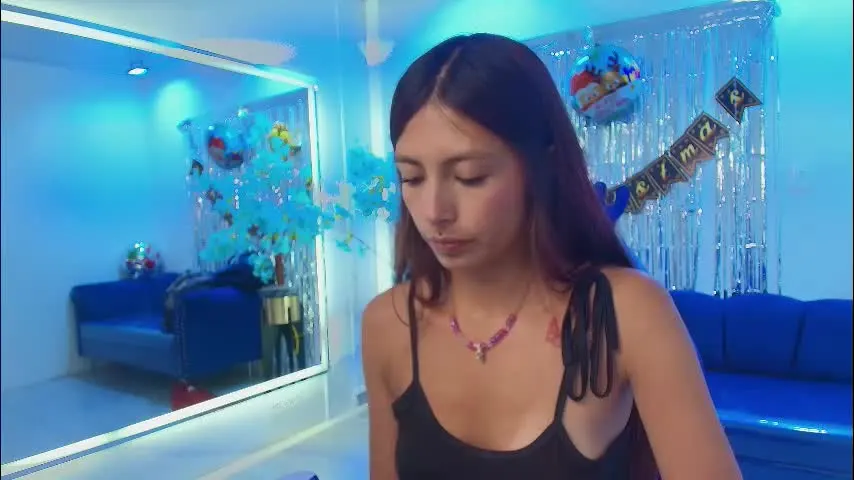 nicole_sounders — Current Goal: Face close up + lick fingers + dance 🔥 at 44 tokens -- Next Goal: Show boobs and bounce 🔥🍒 -- #skinny #smalltits #saliva #slave #natural