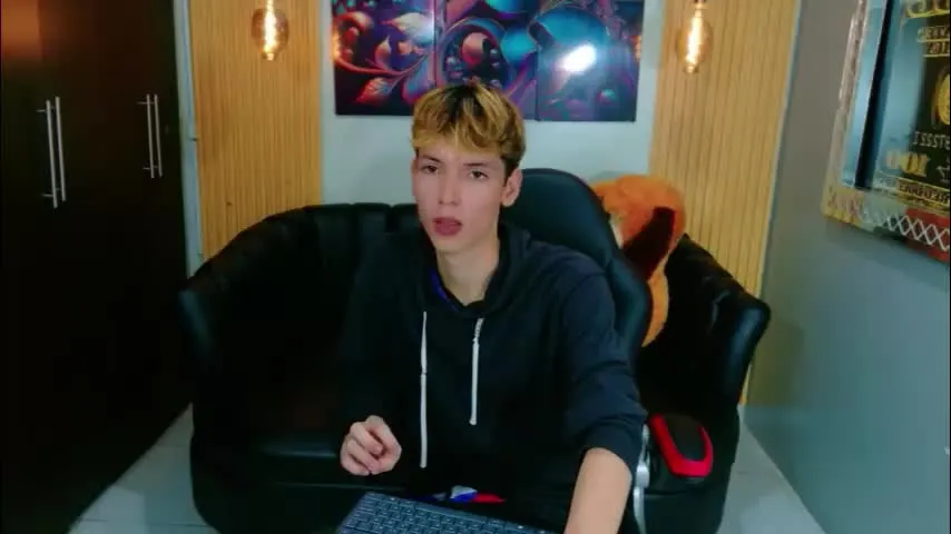 park_jimin1 — GOAL: Remove boxer [300 tokens remaining] Welcome to my room! #gay #latino #femboy #cute