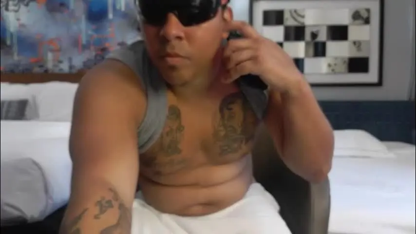 prettydaddyik6992 — SINGLEE LIFEEE SUCKSS , LETS SEE WHO WANTS TO GET PICKED UP N PARTY W ME IN MY NEW MERCEDES-BENZ HEHE =) TIP TO TURN ON MY TOY