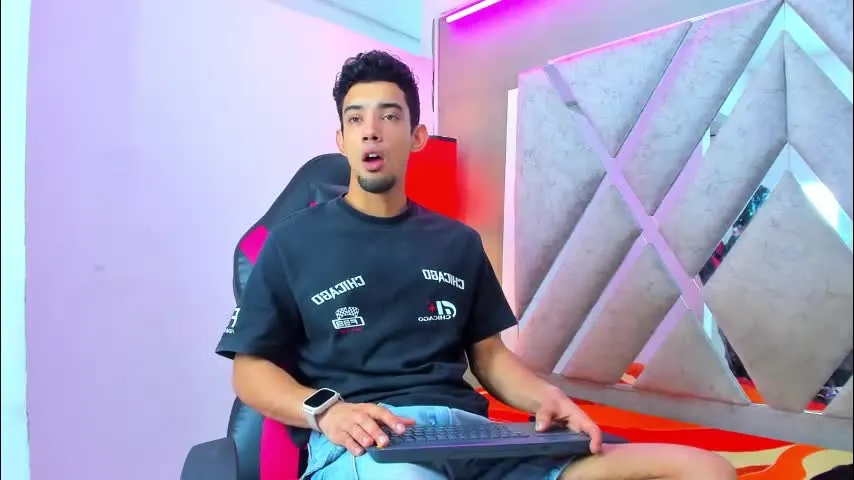 prince_arthur77 — HEY GUYS, WELCOME TO MY KINGDOM #findom #smoke #bigcock #feet #lovense [1231 tokens remaining]