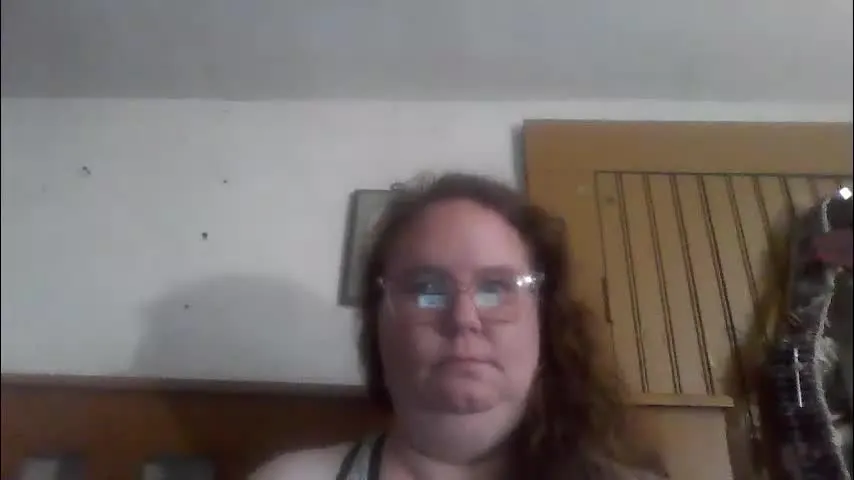 queen211869 — GOAL: show ass 300 [1000 tokens remaining] Welcome to my room! #redhead