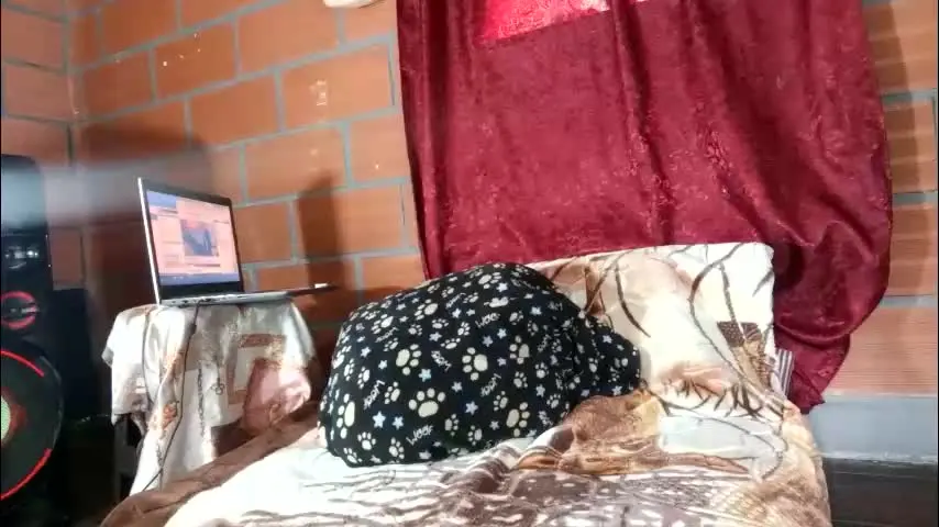 samntha_ferrer28 — Samntha_ferrer28's room #latina #teen #bigpussylips #feet #tits