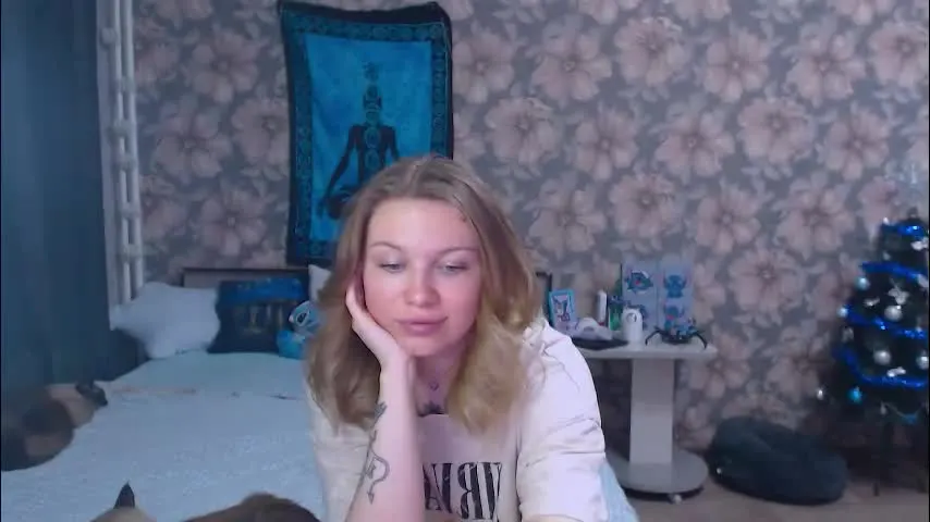 aalicebubble — Aalicebubble's room #bigass #tattoo #lovenselush #teen #smoke