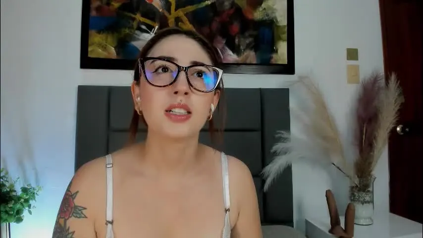 emilyywatson — GOAL: I get naked + tits bounce [29 tokens remaining] I feel like making you think dirty thoughts 😈 / PVT ON / LUSH ON! #latina #squirt #bigass #shaved #curvy