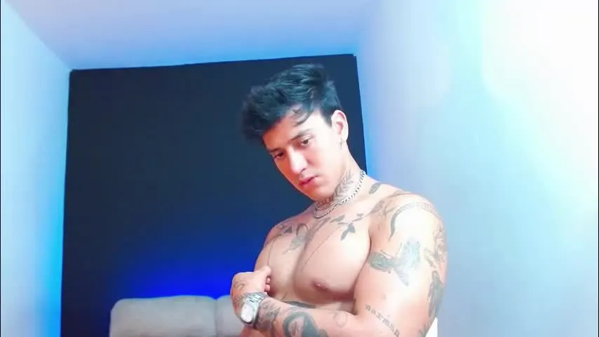 justinfuller_31 — cum [0 tokens remaining] #bigdick #latino #muscle #oil #password #tattoos