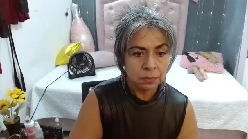 lalisha_96 — RIDE DILDO!! [428 tokens remaining]