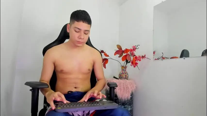 lucastorrez01 — HOT BOY😘💖 #new #18 #bigcock #twink #party [1225 tokens remaining]