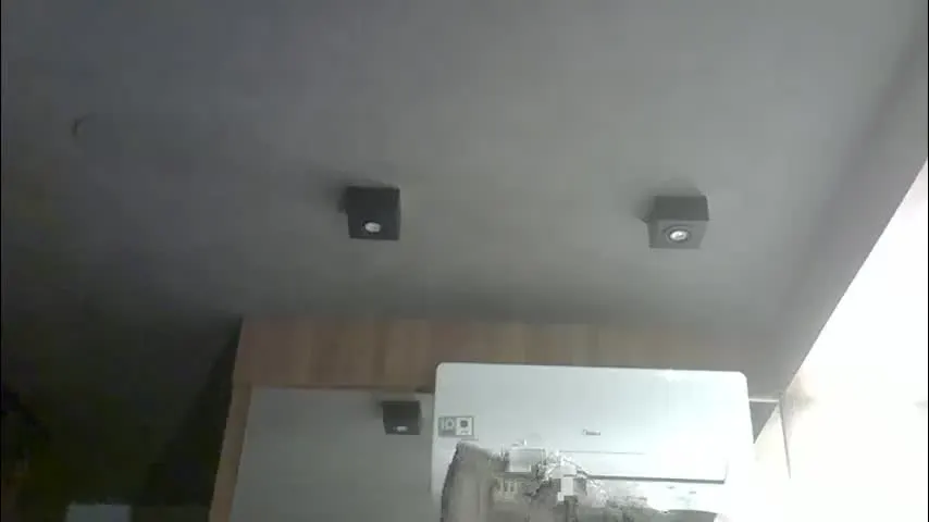 skinnykittencam — smile😊sorriso [6 tokens remaining]