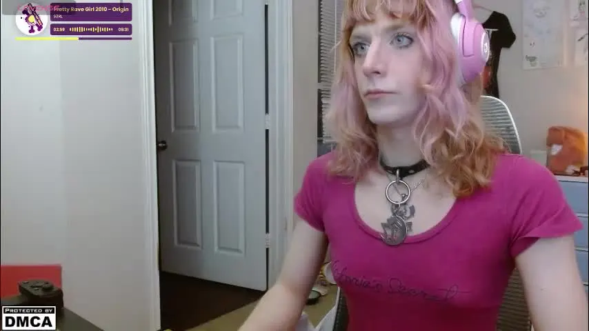 alice_hatchette — Playing Destiny 2, Top off at goal ✨💞💞 [983 tokens left] #trans #pvt #lovense #petite