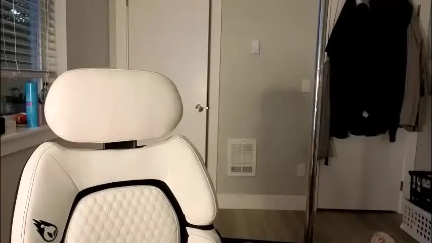 foxyredddd — tip 25 for snap add back #squirt #young #boobs #bigass #lovense