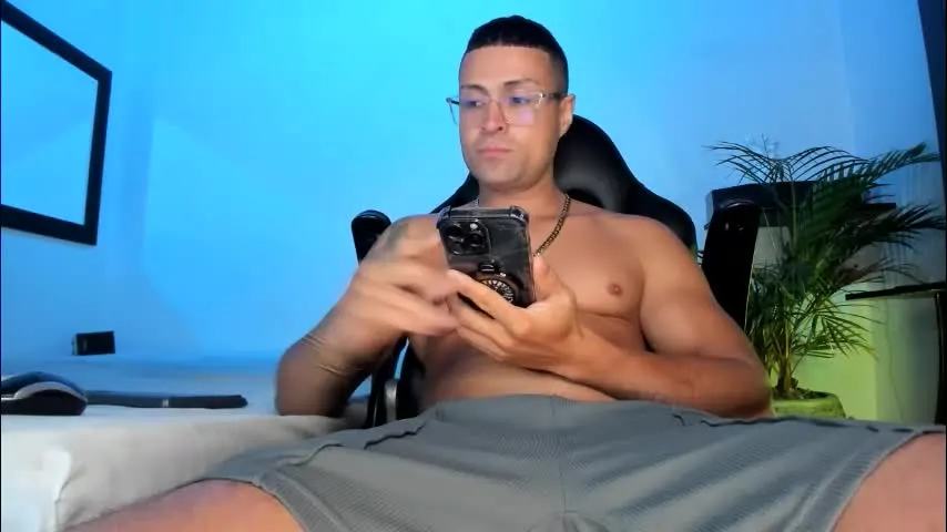 maxi_mux1 — GOAL: JERK HARD FASTER [65 tokens remaining] enjoy #bulge #muscleworship #straight #18 #cum #bigmuscles