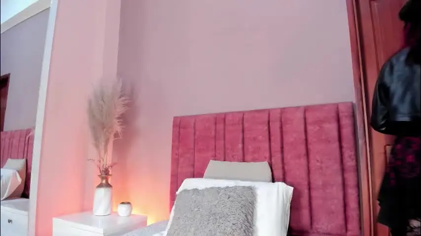 mia_hrpr_01 — GOAL: Make my pussy vibrate while you take off my stockings [79 tokens remaining] Fetish style, dangerous attitude / PVT ON / LUSH ON #latina #skinny #pantyhose #lovense #petite