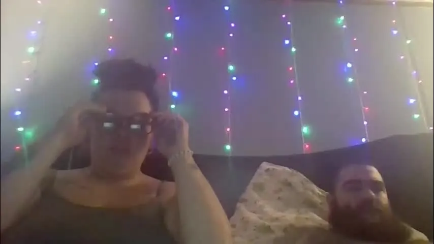 monamakeumoana88 — Monamakeumoana88 : chillin chillin women only letsss play #slut #c2c #bigboobs