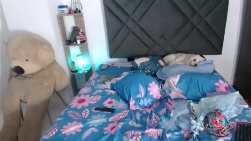 sophiagomez1 — Sophiagomez1's room, heyyy lets have fun! #c2c #flexible #socks #joi #sph