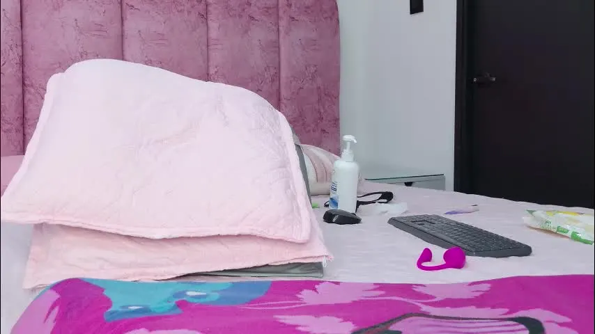 _kendall_07 — #squirt #anal #latina #bigboobs #bigass #18 [590 tokens remaining]