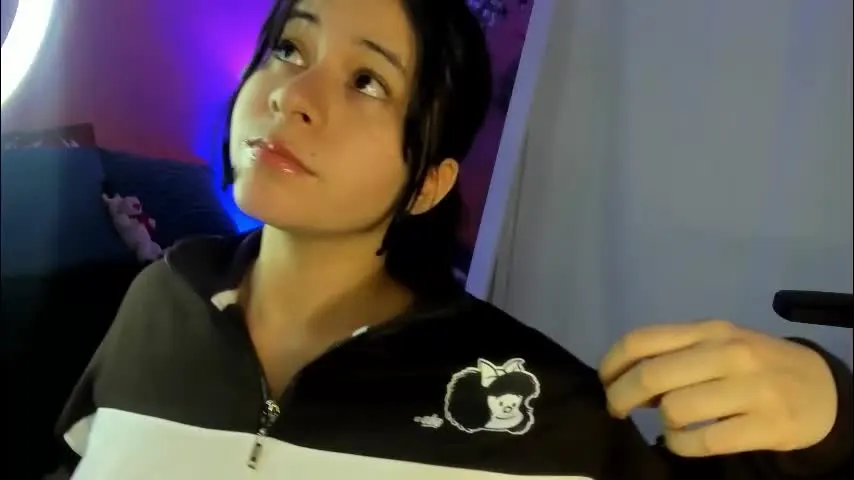 agnes_21 — GOAL: pich my nipples [31 tokens remaining] hi im agnes #young #shy #cute #bigboobs #natural