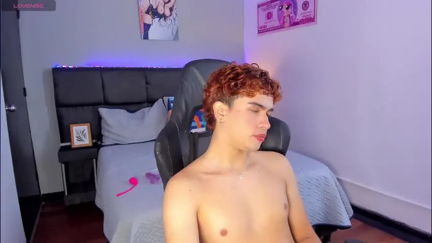 aiiden_15 — GOAL: naked [100 tokens remaining] Welcome to my room! my lovers!! #young #cum #new #femboy #18