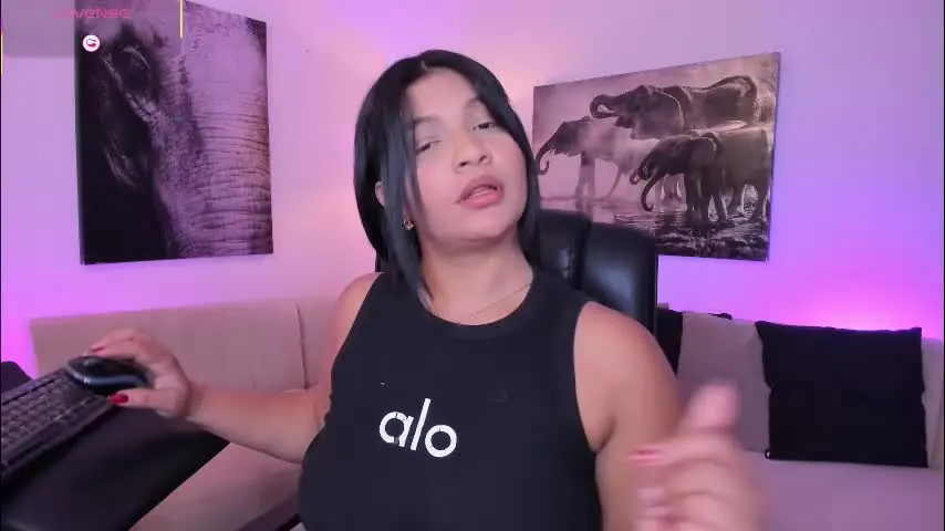 alaiia7 — GOAL: clap your ass [28 tokens remaining] Welcome to my room! that today is a very humid day 💦😈🍑 #bigass #brunette #curvy #latina #squirt