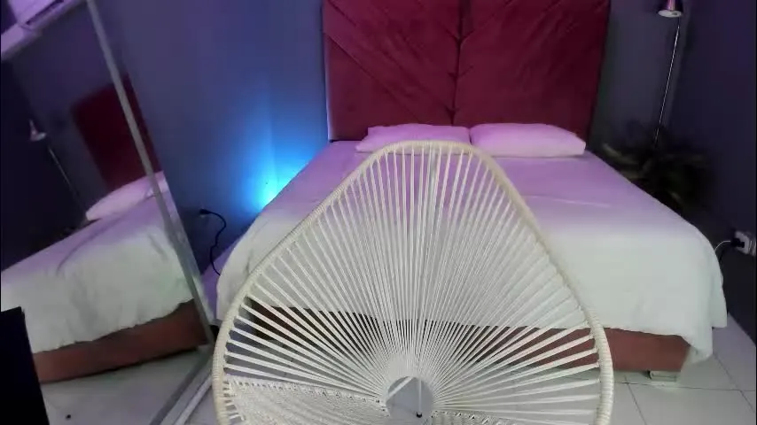 ambar_muse — show feet with stockings and wet with saliva [18 tokens left] #dirty #ahegao #latina #ebony #teen