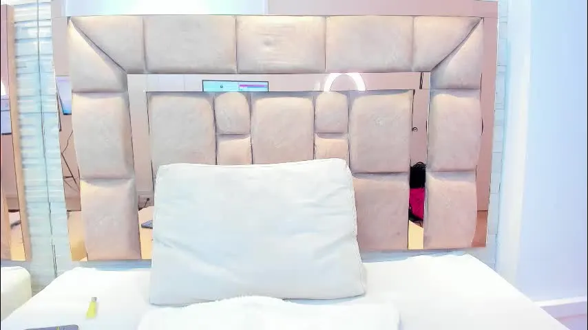 ammy_jhonnson — GOAL: 🔥Oil my boobs [67 tokens remaining] I'm NEW here and I want to meet new people to enjoy and have fun 💕 Don't forget to follow me 🔥 LUSH ON 🔥 #curvy #latina #bigboobs #bigass #milf