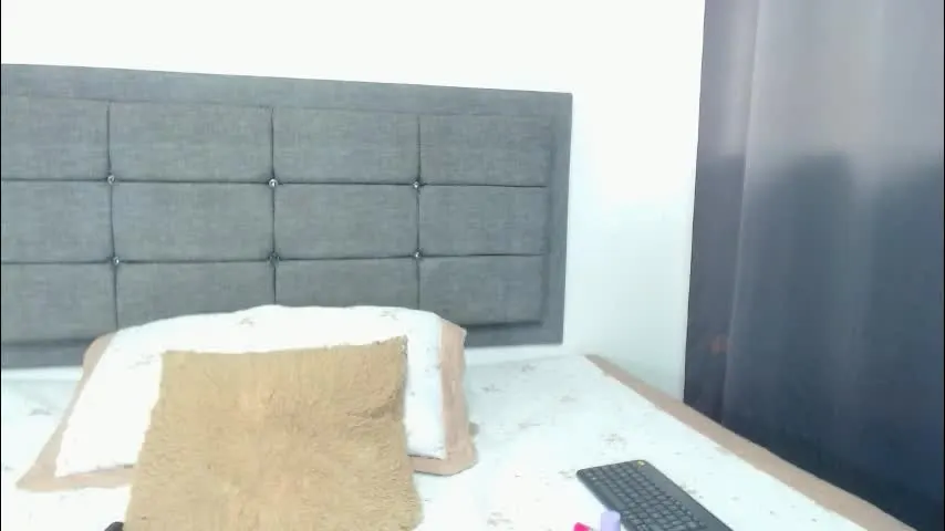 ana_paula0 — Mamada profunda .. #latina #new #bigass #bigtits #squirt #cum [100 tokens remaining]