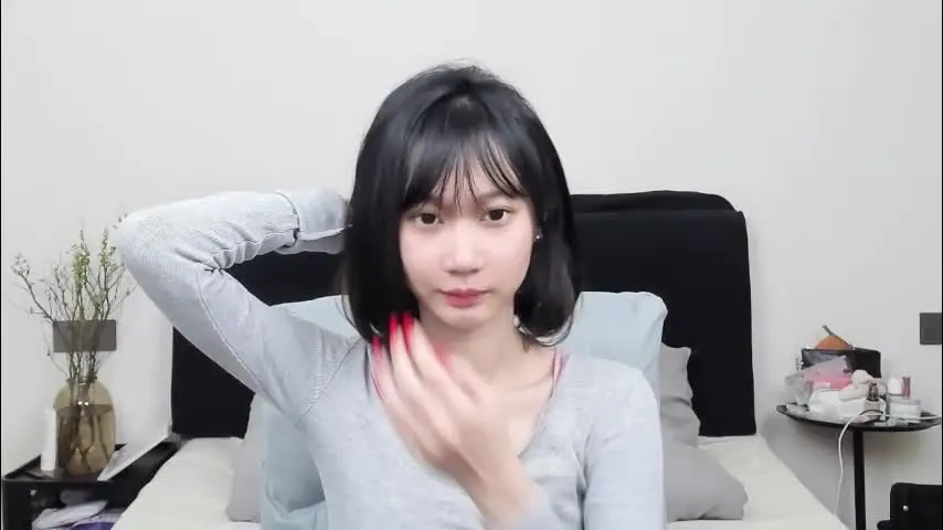 antoniaina — GOAL: Take off my shirt [466 tokens remaining] Welcome to my room! #feet #blackhair #asian #lovense #new