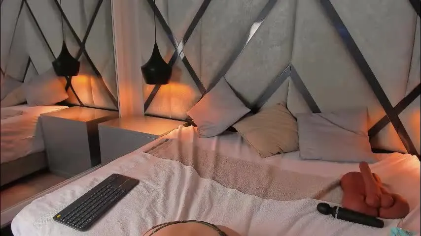 ariawillss — GOAL: SPANK ASS SO HARD [20 tokens remaining] Come fuck my wet pussy 💦 #latina #squirt #18 #bigass #lovense