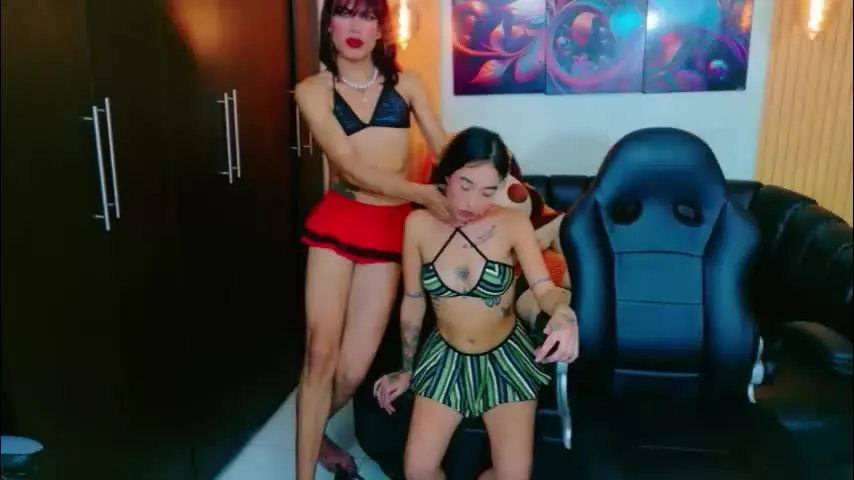 arielleandsami1 — GOAL: Neked x1min [150 tokens remaining] Welcome to my room! #couple #big #trans #lovense #new