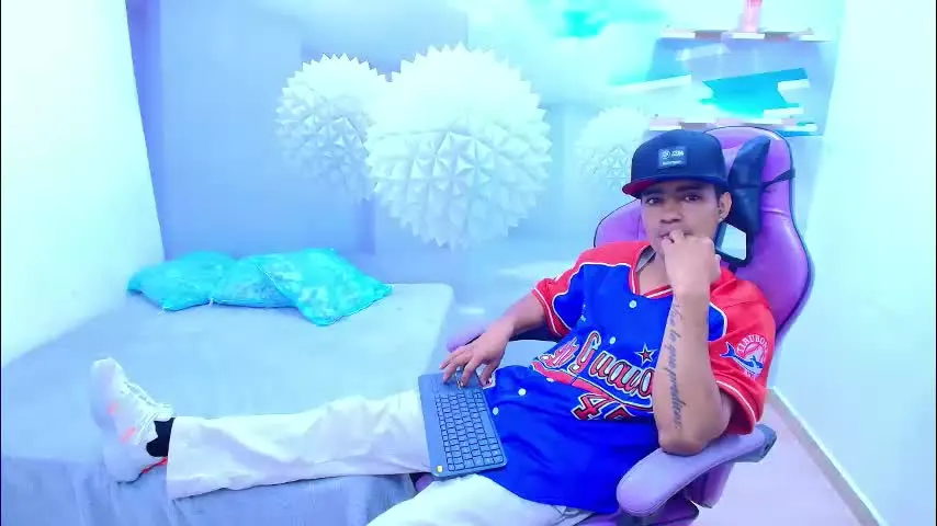 aroon_lopezz — ARON LOPEZ