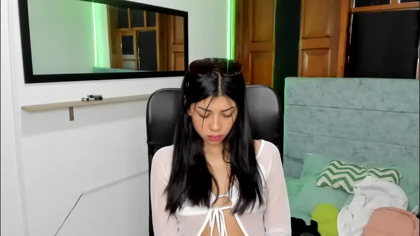 aysha_winxx — Aysha_winxx's room #smaoke #young #sph #anal #smoke
