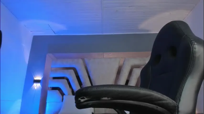 bellaboobs_ — Bounce my boobs close up with oil [70 tokens left] #latina #bigboobs #squirt #naturalboobs #bbw