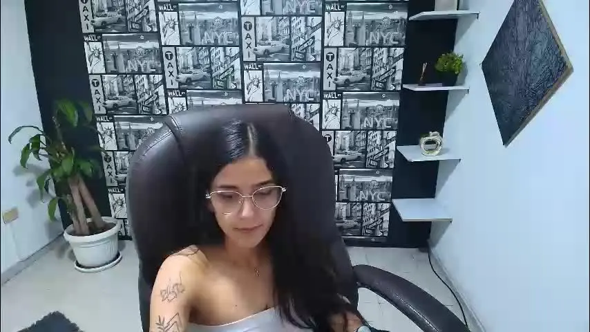 danielamonroe — Danielamonroe's room #young #latina #saliva #deep Throat #massturba #