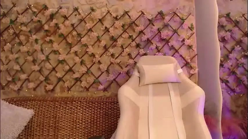 duskybeautyy — GOAL: Show panties [16 tokens remaining] Welcome to my room! #deeptrhoath #machine #squirt #spit #atm #anal