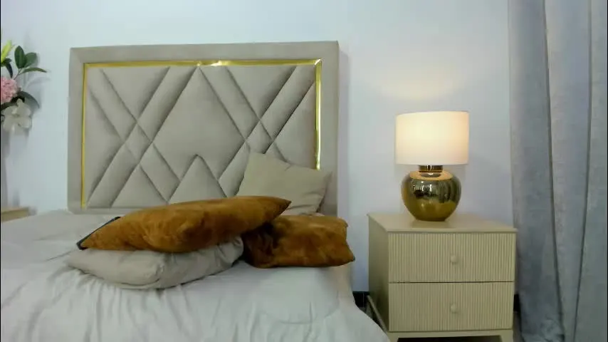 emily_queen7 — Angel face, sinful curves… let’s get wild 👼🔥 - Hot oil on my booty 🧴 - #longhair #bigbutt #assplay #cute